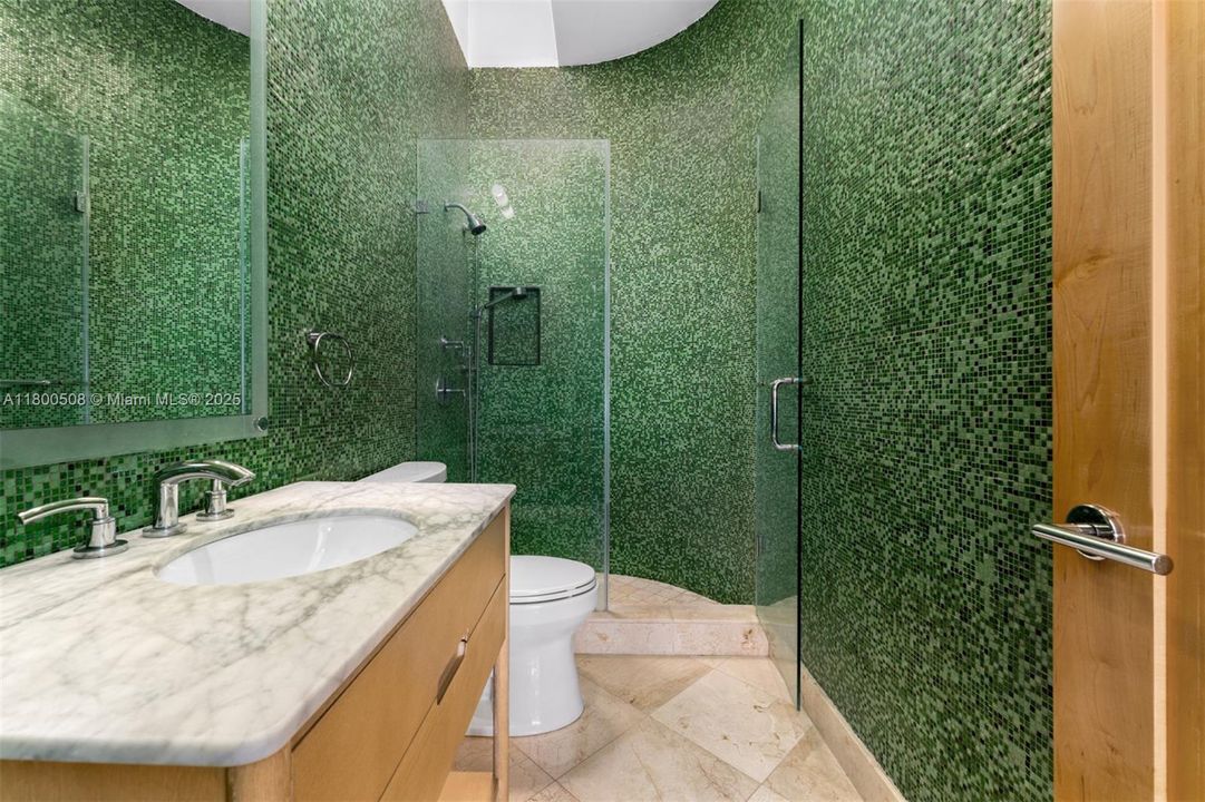 最近售出: $4,950,000 (6 贝兹, 7 浴室, 5603 平方英尺)