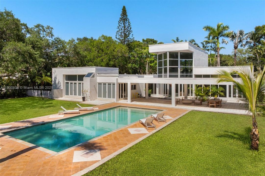 最近售出: $4,950,000 (6 贝兹, 7 浴室, 5603 平方英尺)