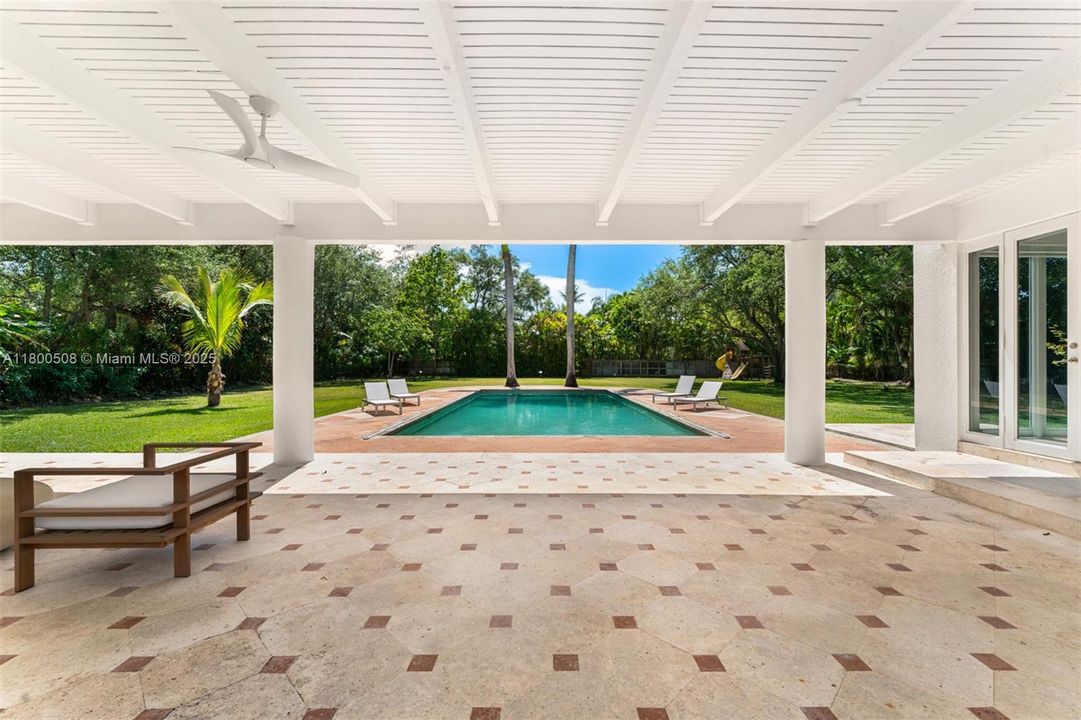 最近售出: $4,950,000 (6 贝兹, 7 浴室, 5603 平方英尺)