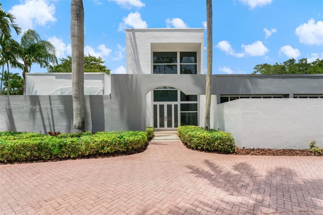 最近售出: $4,950,000 (6 贝兹, 7 浴室, 5603 平方英尺)