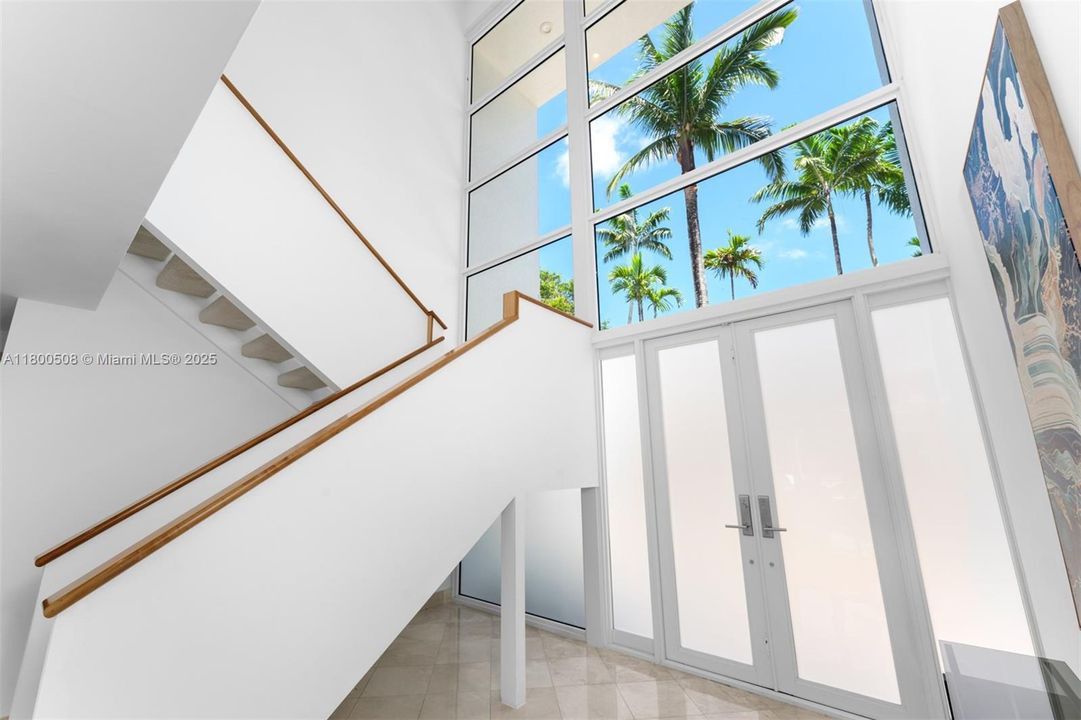 最近售出: $4,950,000 (6 贝兹, 7 浴室, 5603 平方英尺)