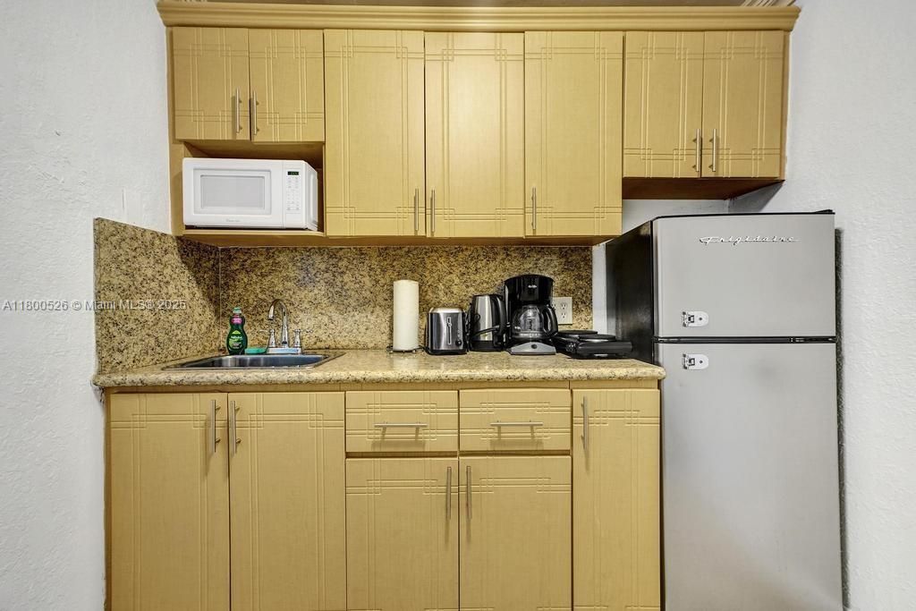 Active With Contract: $325,000 (0 beds, 1 baths, 350 Square Feet)