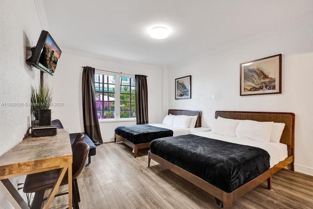 Active With Contract: $325,000 (0 beds, 1 baths, 350 Square Feet)