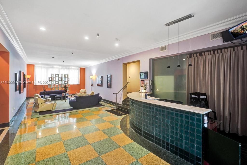 Active With Contract: $325,000 (0 beds, 1 baths, 350 Square Feet)