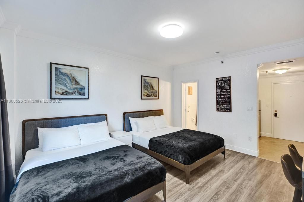 Active With Contract: $325,000 (0 beds, 1 baths, 350 Square Feet)