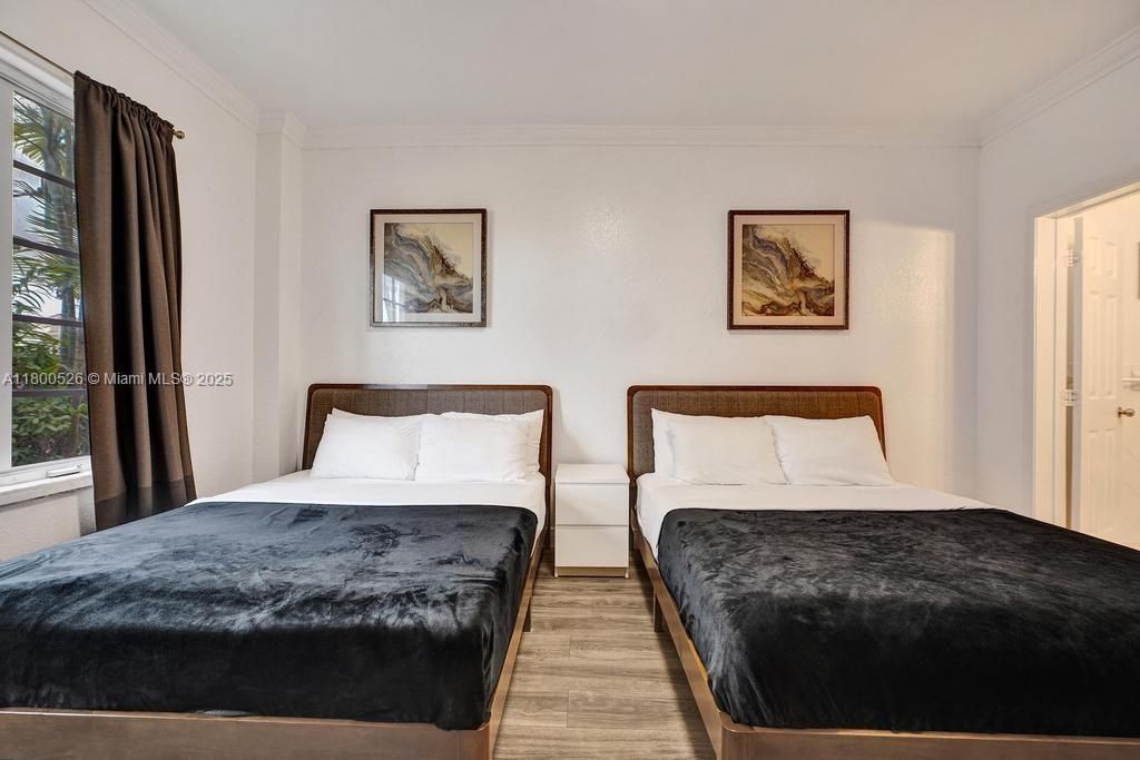 Active With Contract: $325,000 (0 beds, 1 baths, 350 Square Feet)