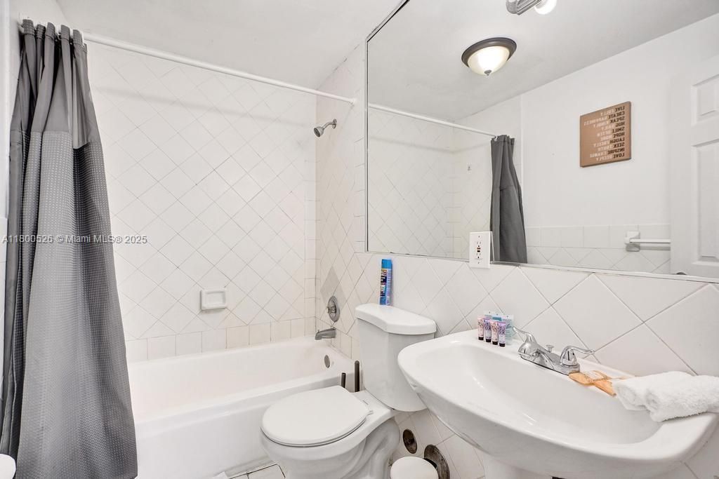 Active With Contract: $325,000 (0 beds, 1 baths, 350 Square Feet)