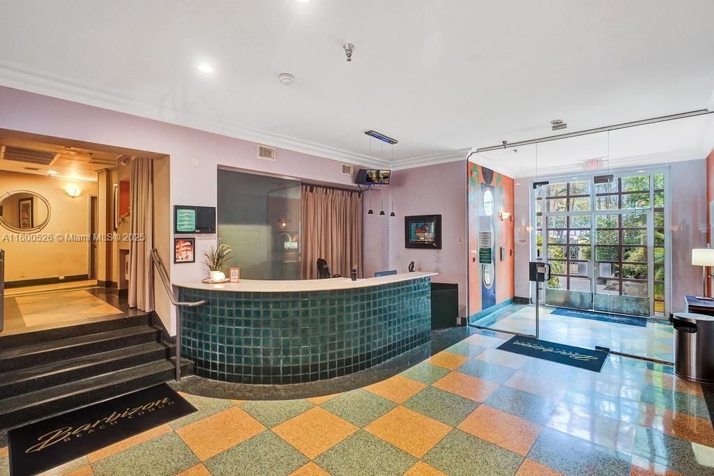 Active With Contract: $325,000 (0 beds, 1 baths, 350 Square Feet)