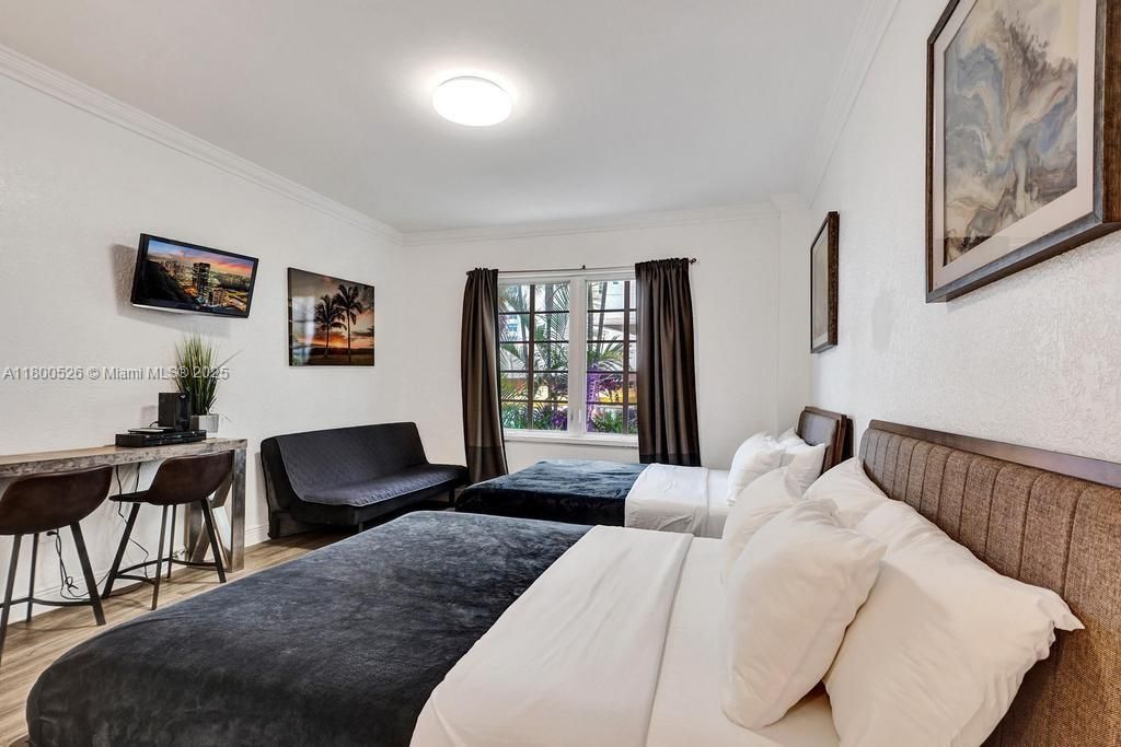 Active With Contract: $325,000 (0 beds, 1 baths, 350 Square Feet)