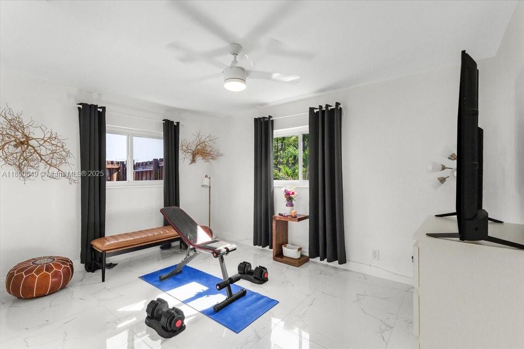 Vendido Recientemente: $650,000 (4 camas, 2 baños, 1567 Pies cuadrados)