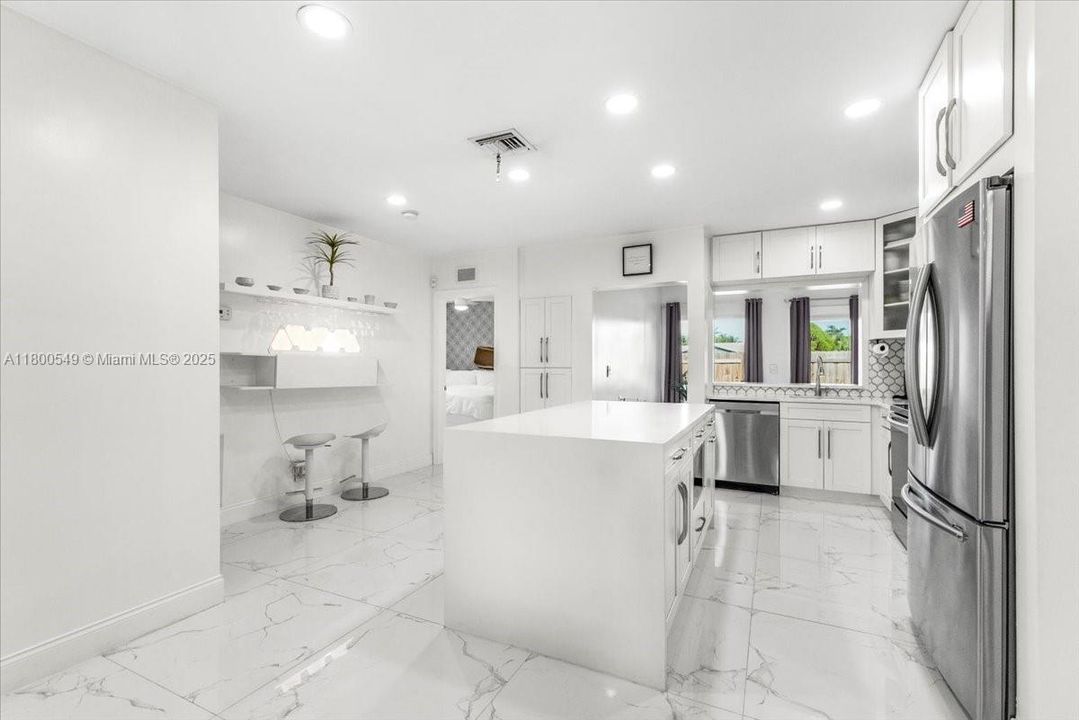 Vendido Recientemente: $650,000 (4 camas, 2 baños, 1567 Pies cuadrados)