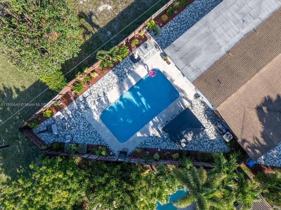 Vendido Recientemente: $650,000 (4 camas, 2 baños, 1567 Pies cuadrados)