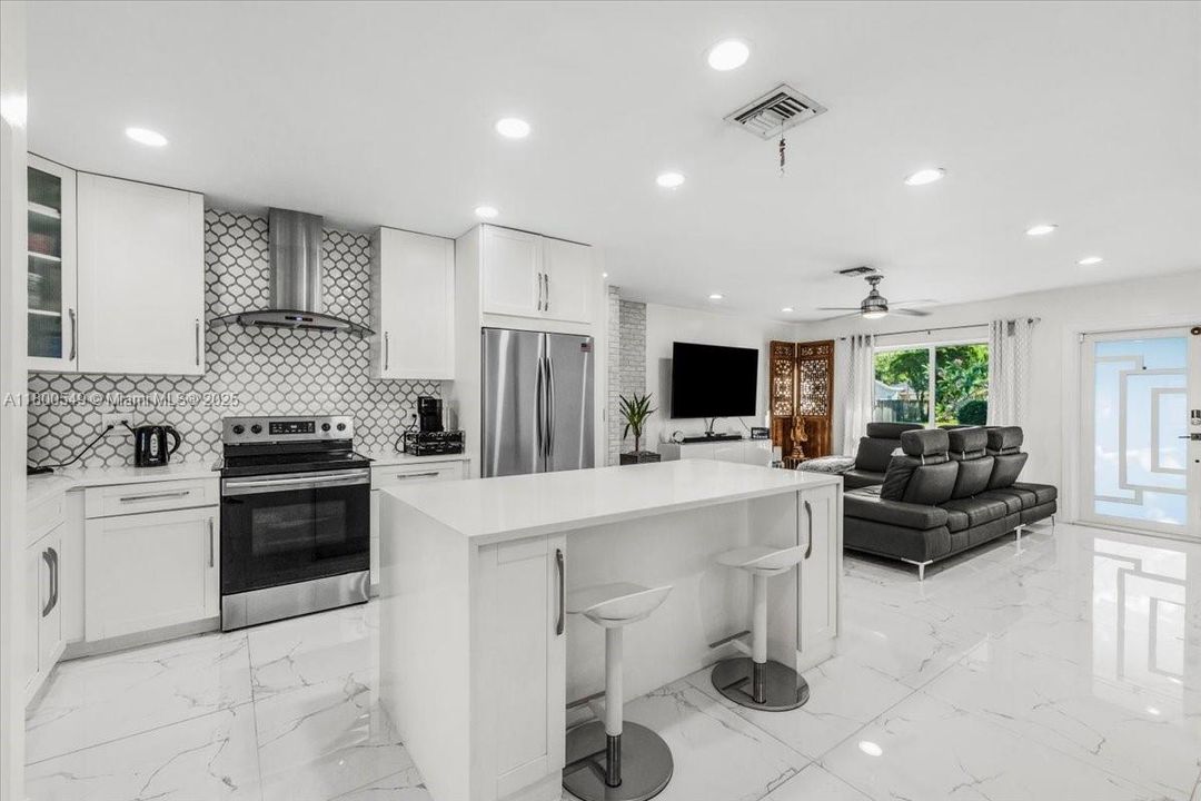 Vendido Recientemente: $650,000 (4 camas, 2 baños, 1567 Pies cuadrados)