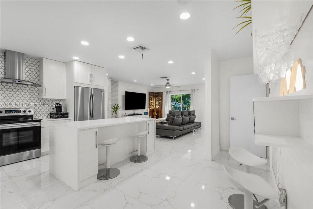 Vendido Recientemente: $650,000 (4 camas, 2 baños, 1567 Pies cuadrados)