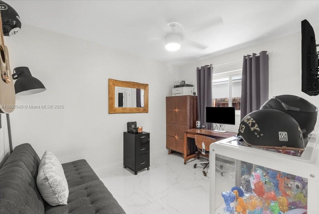 Vendido Recientemente: $650,000 (4 camas, 2 baños, 1567 Pies cuadrados)