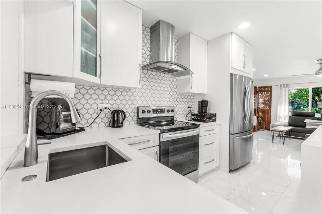 Vendido Recientemente: $650,000 (4 camas, 2 baños, 1567 Pies cuadrados)