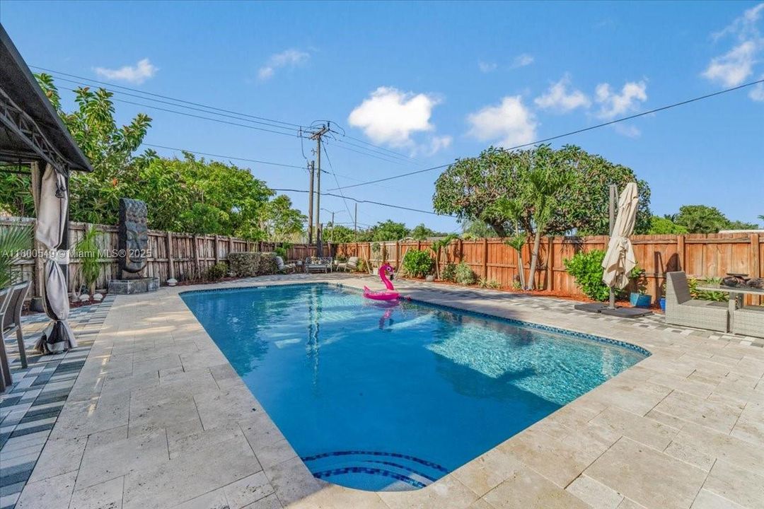 Vendido Recientemente: $650,000 (4 camas, 2 baños, 1567 Pies cuadrados)