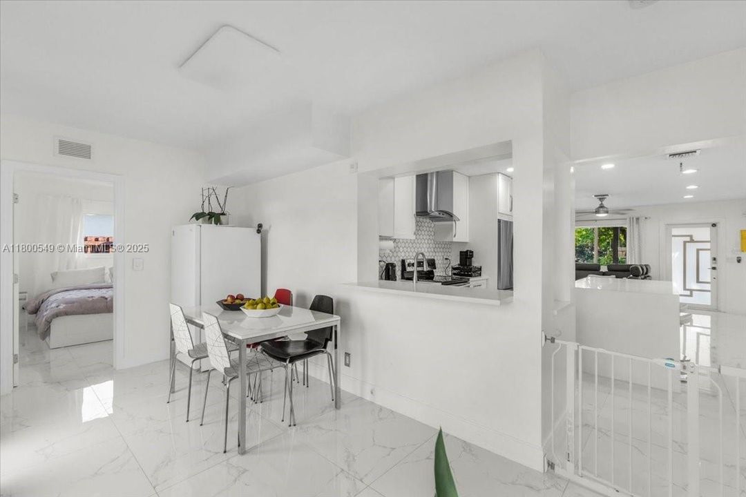 Vendido Recientemente: $650,000 (4 camas, 2 baños, 1567 Pies cuadrados)