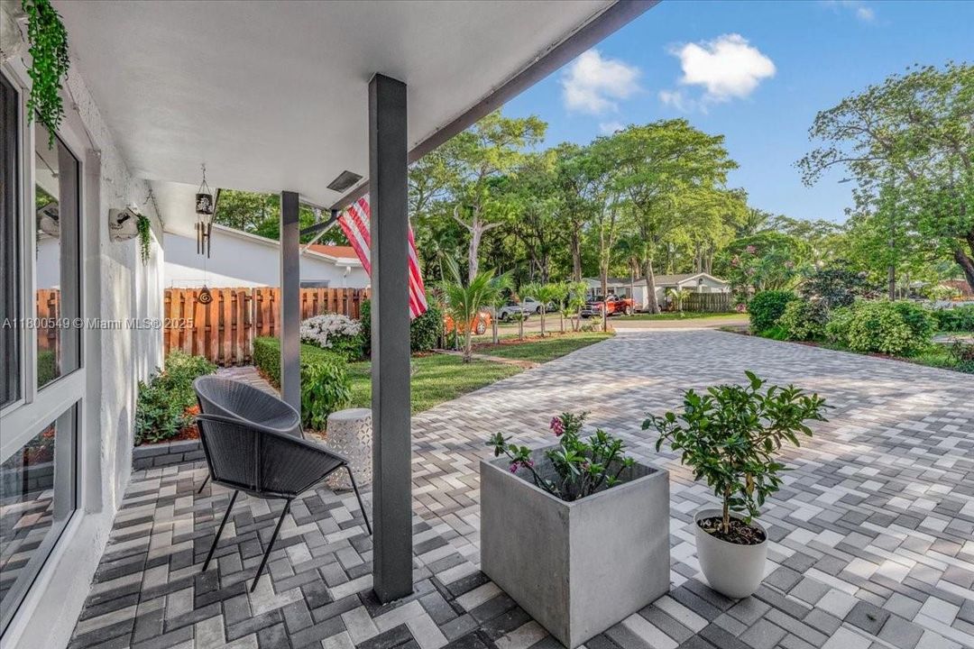 Vendido Recientemente: $650,000 (4 camas, 2 baños, 1567 Pies cuadrados)