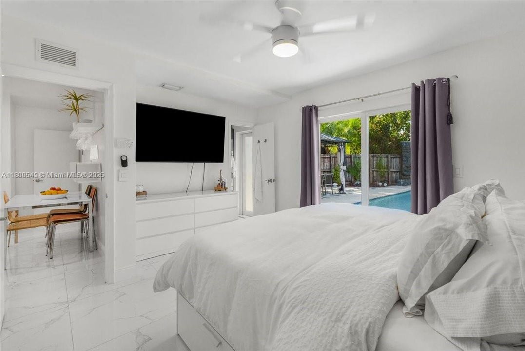 Vendido Recientemente: $650,000 (4 camas, 2 baños, 1567 Pies cuadrados)