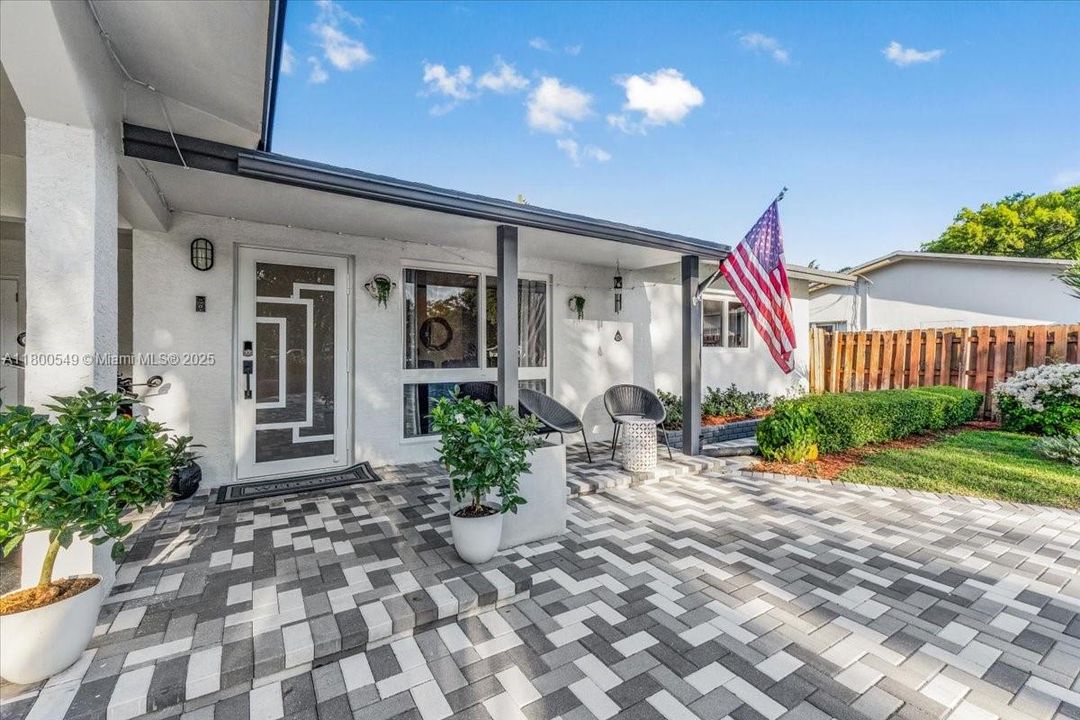 Vendido Recientemente: $650,000 (4 camas, 2 baños, 1567 Pies cuadrados)