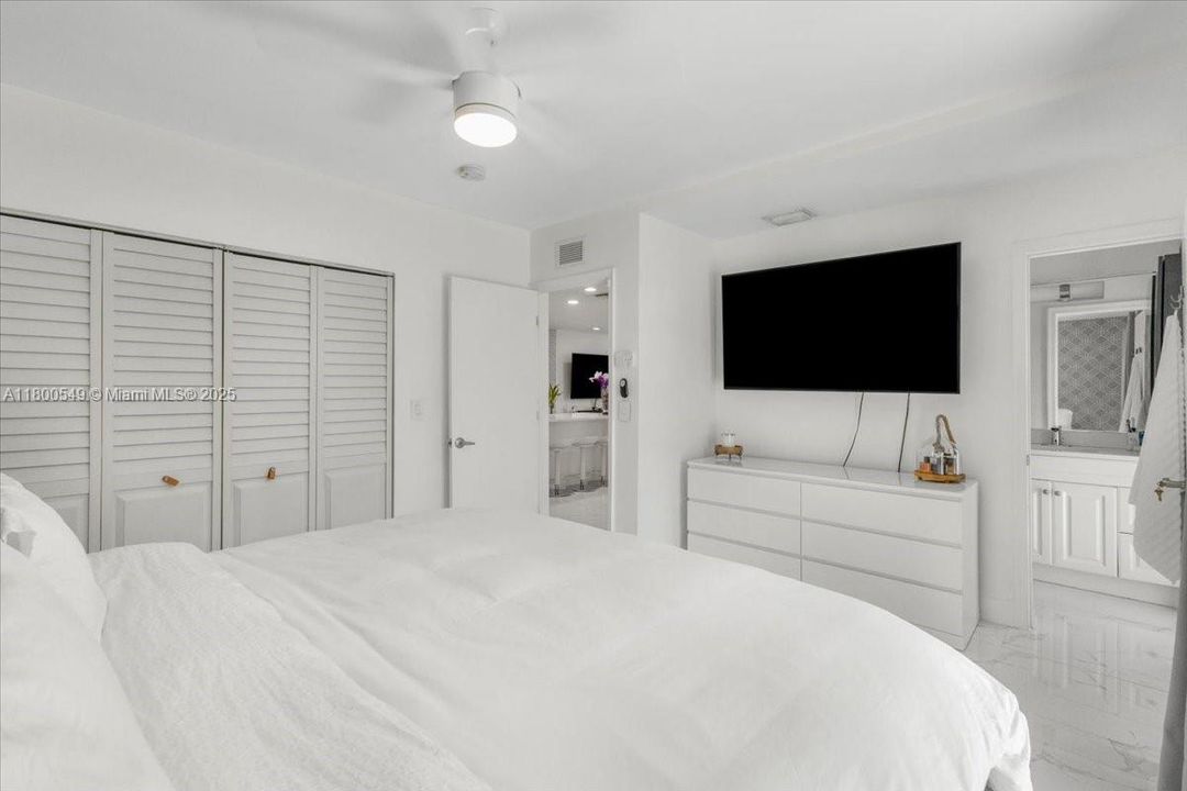 Vendido Recientemente: $650,000 (4 camas, 2 baños, 1567 Pies cuadrados)