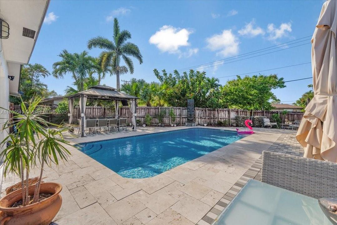 Vendido Recientemente: $650,000 (4 camas, 2 baños, 1567 Pies cuadrados)