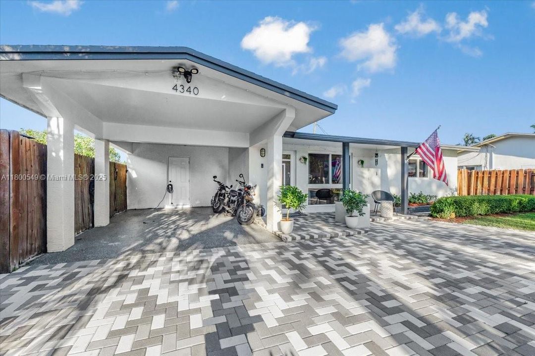 Vendido Recientemente: $650,000 (4 camas, 2 baños, 1567 Pies cuadrados)