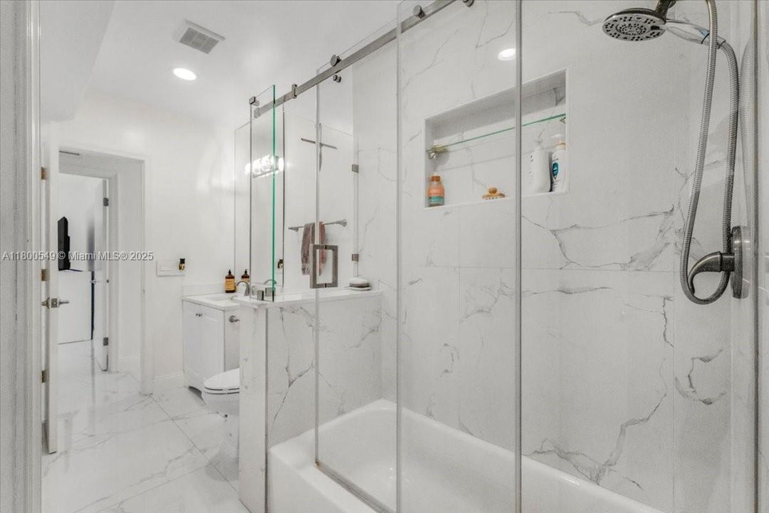 Vendido Recientemente: $650,000 (4 camas, 2 baños, 1567 Pies cuadrados)