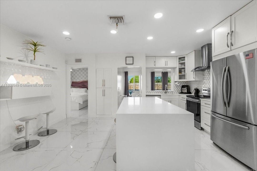 Vendido Recientemente: $650,000 (4 camas, 2 baños, 1567 Pies cuadrados)