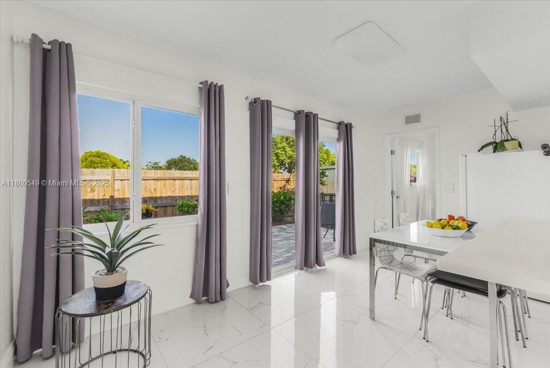 Vendido Recientemente: $650,000 (4 camas, 2 baños, 1567 Pies cuadrados)