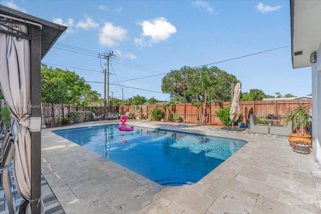 Vendido Recientemente: $650,000 (4 camas, 2 baños, 1567 Pies cuadrados)