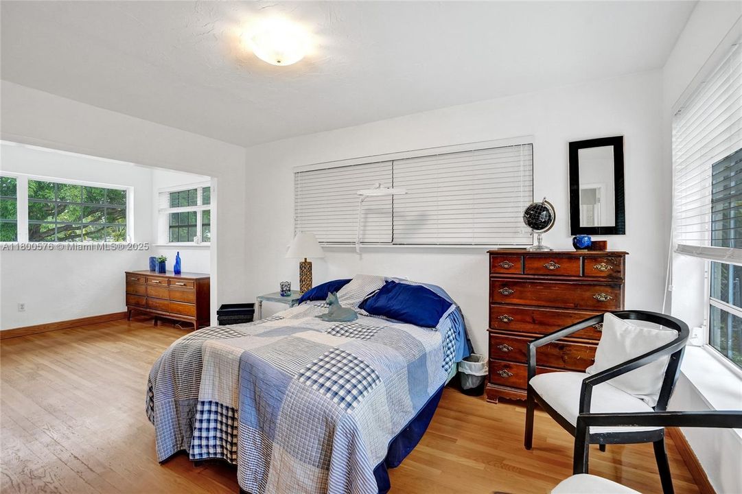 Recently Sold: $875,000 (3 beds, 2 baths, 1595 Square Feet)