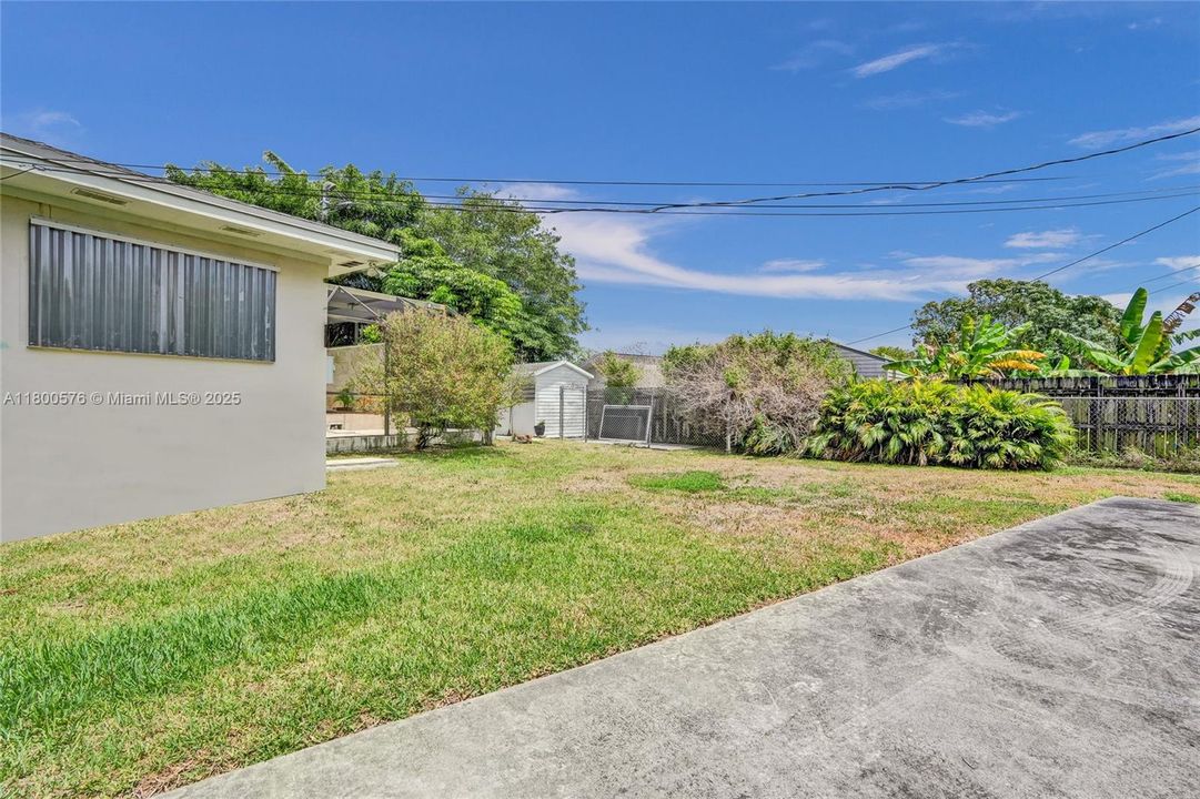 Recently Sold: $875,000 (3 beds, 2 baths, 1595 Square Feet)