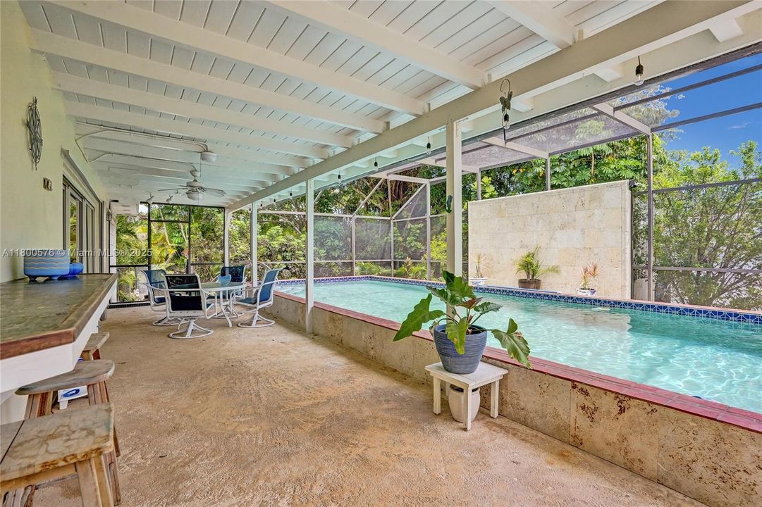 Recently Sold: $875,000 (3 beds, 2 baths, 1595 Square Feet)