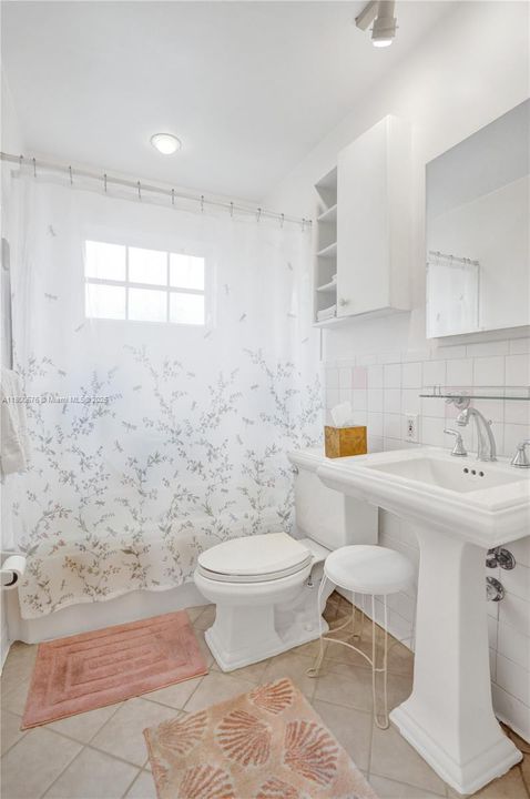 Recently Sold: $875,000 (3 beds, 2 baths, 1595 Square Feet)