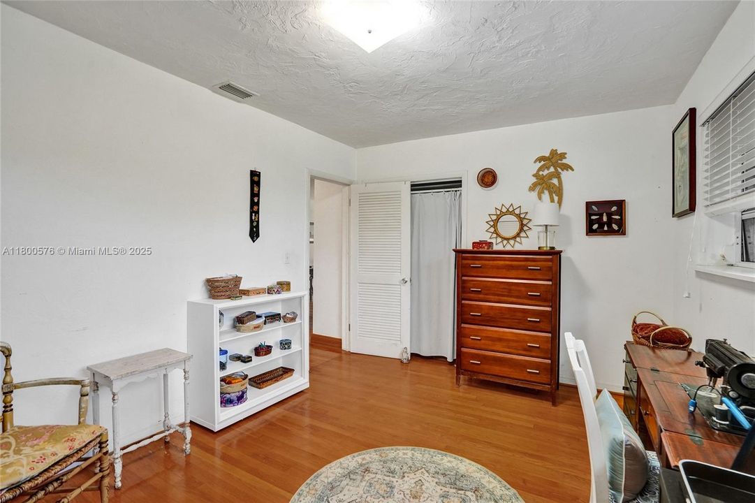 Recently Sold: $875,000 (3 beds, 2 baths, 1595 Square Feet)