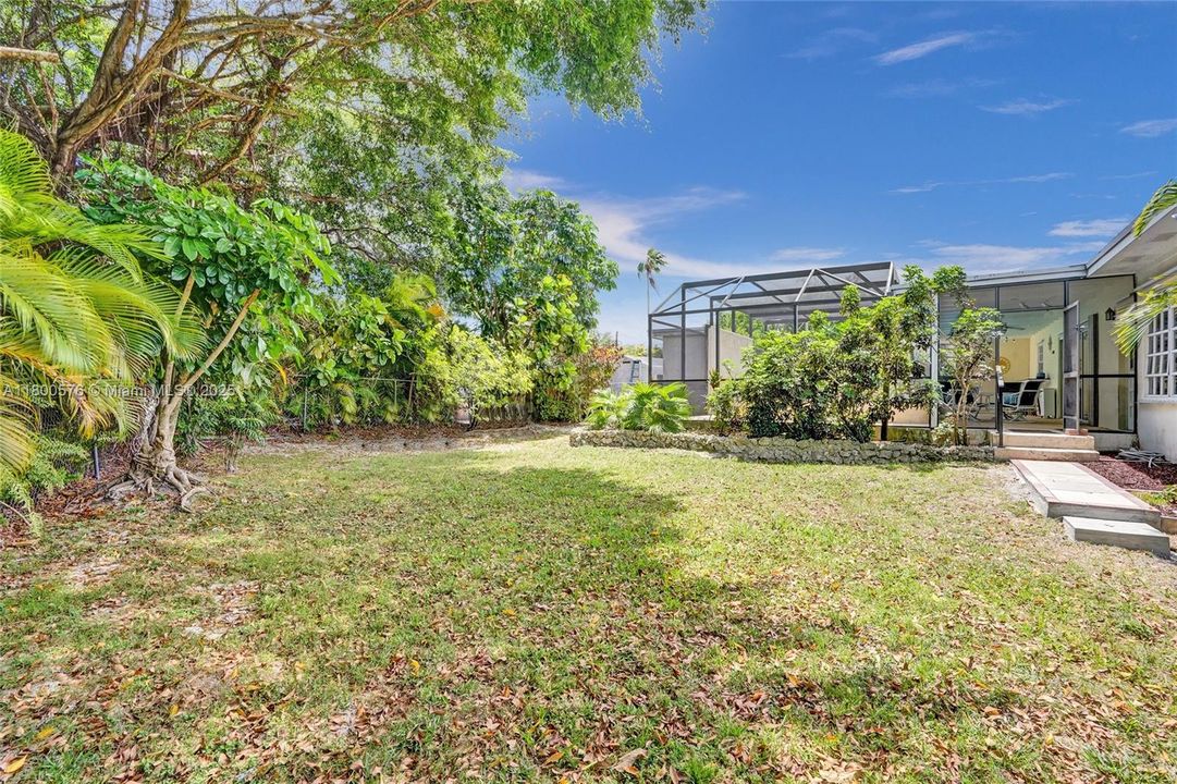 Recently Sold: $875,000 (3 beds, 2 baths, 1595 Square Feet)