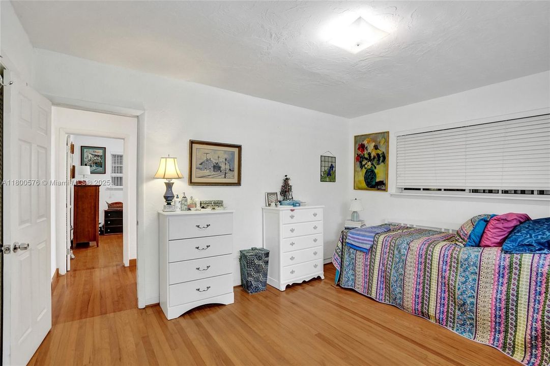 Recently Sold: $875,000 (3 beds, 2 baths, 1595 Square Feet)