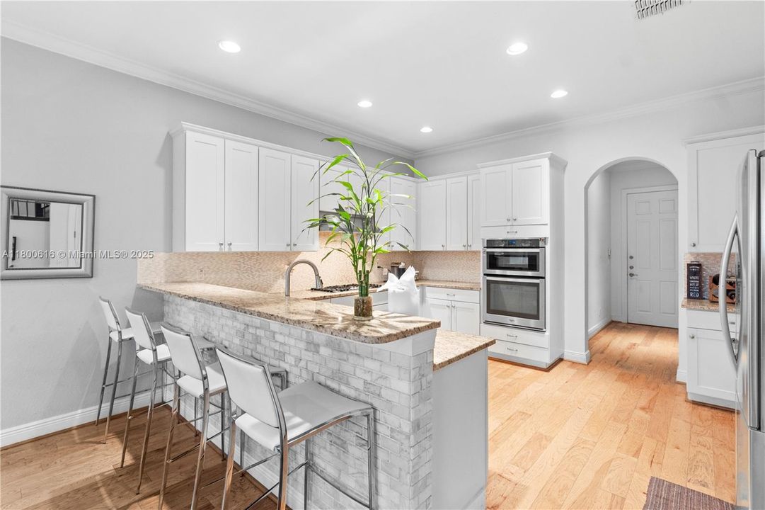 Недавно продано: $974,900 (5 спален, 4 ванн, 3281 Квадратных фут)