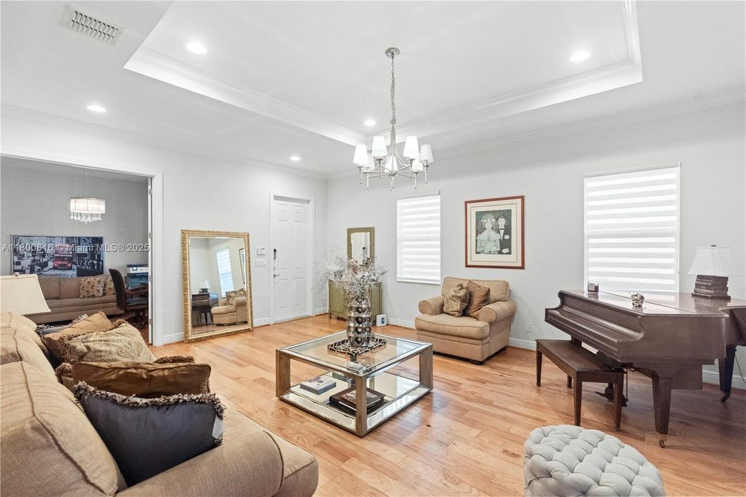 Недавно продано: $974,900 (5 спален, 4 ванн, 3281 Квадратных фут)