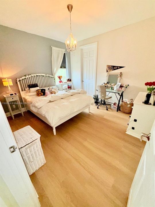 Недавно продано: $974,900 (5 спален, 4 ванн, 3281 Квадратных фут)