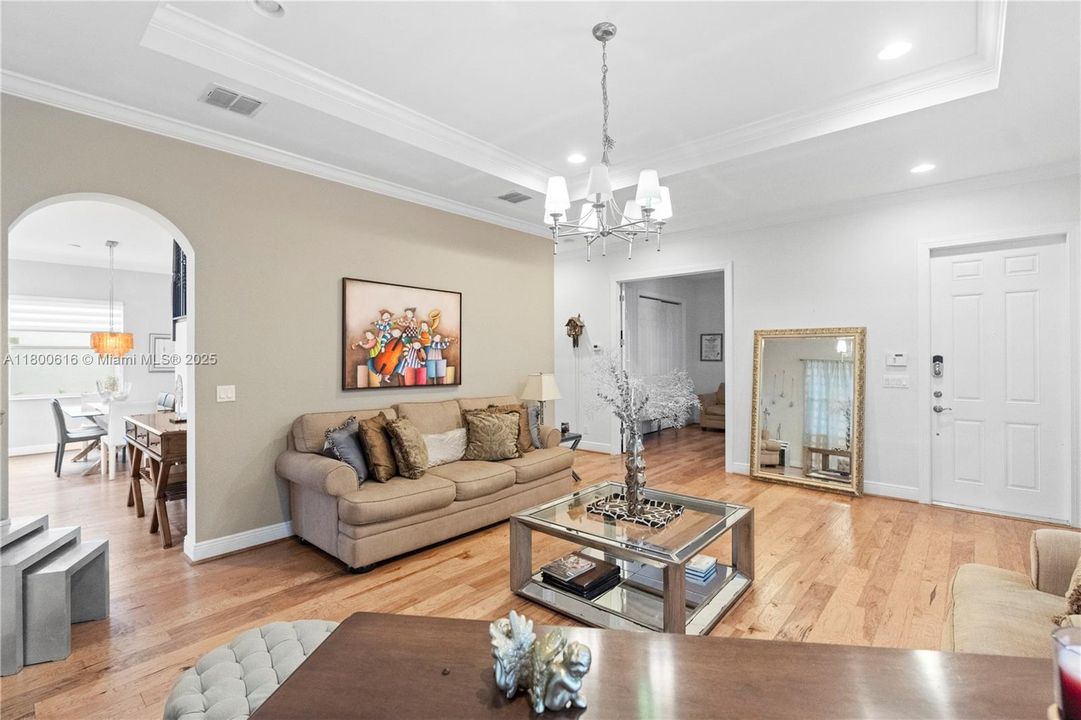 Недавно продано: $974,900 (5 спален, 4 ванн, 3281 Квадратных фут)