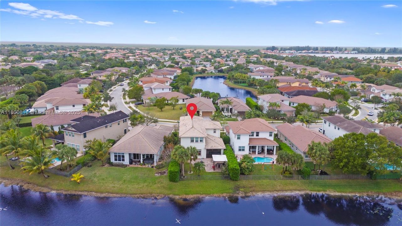 Недавно продано: $974,900 (5 спален, 4 ванн, 3281 Квадратных фут)