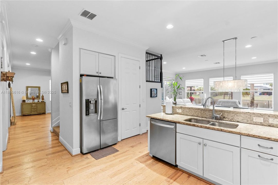 Недавно продано: $974,900 (5 спален, 4 ванн, 3281 Квадратных фут)