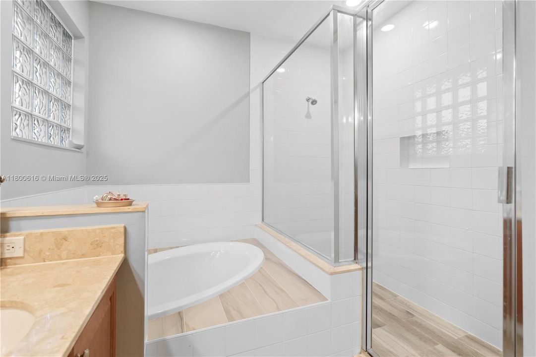 Недавно продано: $974,900 (5 спален, 4 ванн, 3281 Квадратных фут)