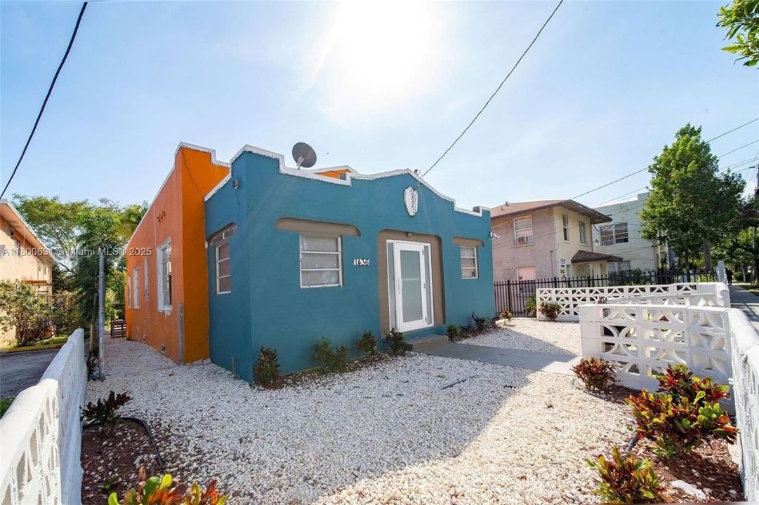 For Sale: $830,000 (3 beds, 1 baths, 2143 Square Feet)