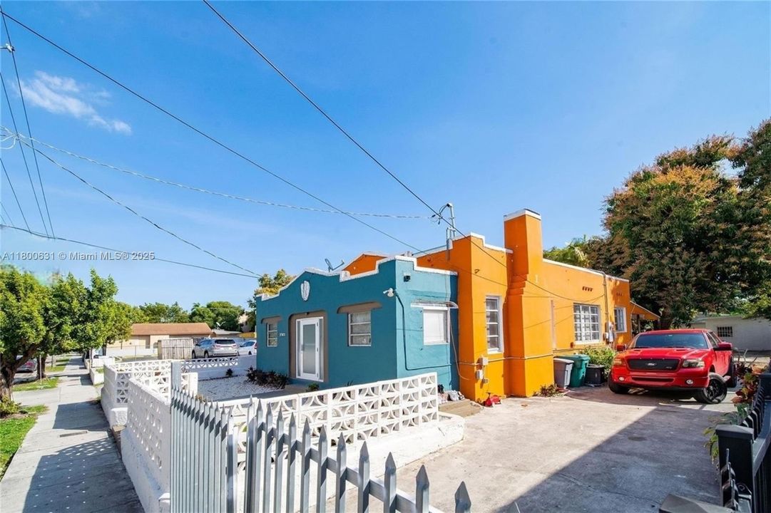 For Sale: $830,000 (3 beds, 1 baths, 2143 Square Feet)