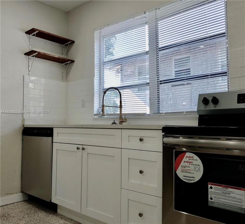 For Sale: $830,000 (3 beds, 1 baths, 2143 Square Feet)