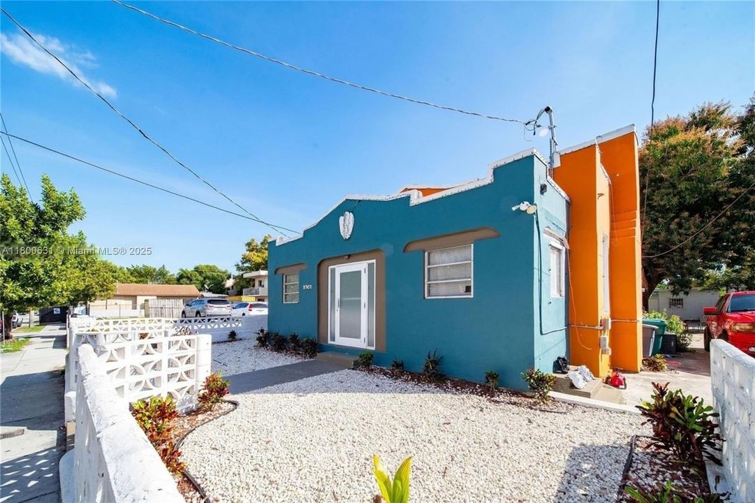 For Sale: $830,000 (3 beds, 1 baths, 2143 Square Feet)